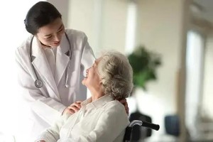 如何处理公司交金及个人养老金提取？两者办理有什么不同要求？