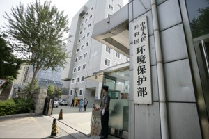 如何看待环保产业的发展前景？这种发展前景会受到哪些因素制约？